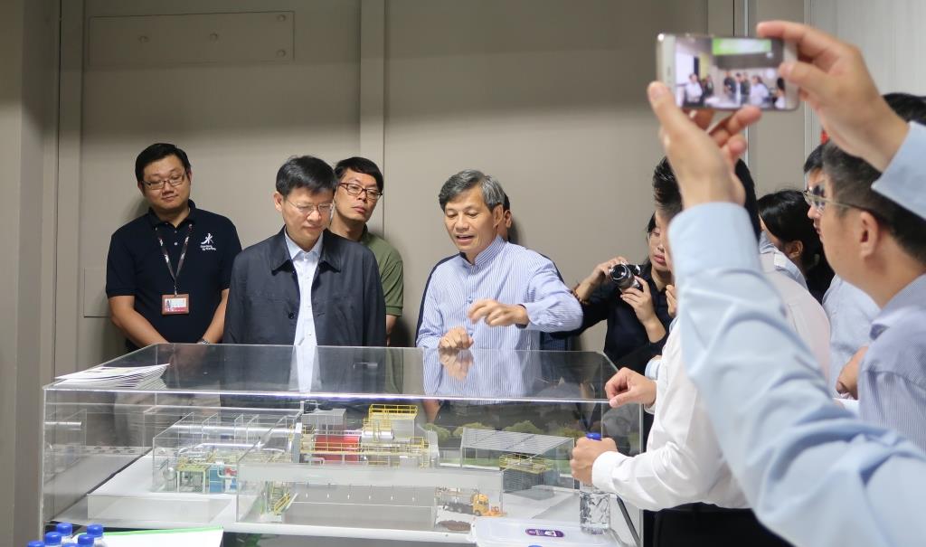 Suzhou's Mayor came to visit